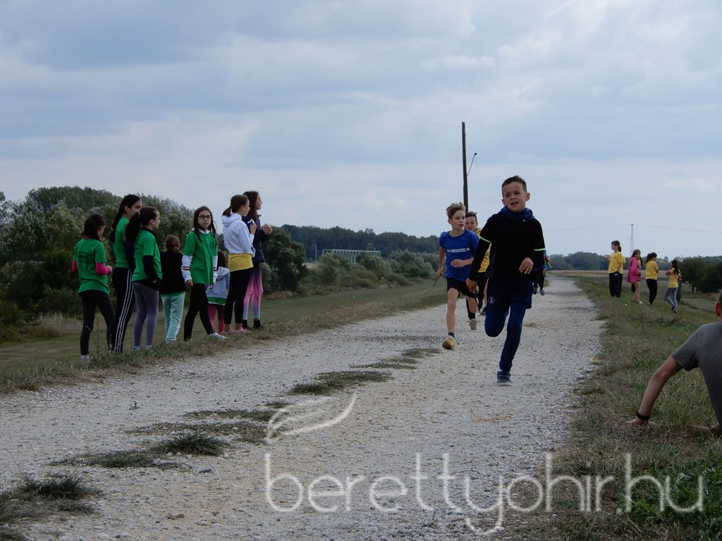 Mezei futóbajnokság Berettyóújfaluban 65